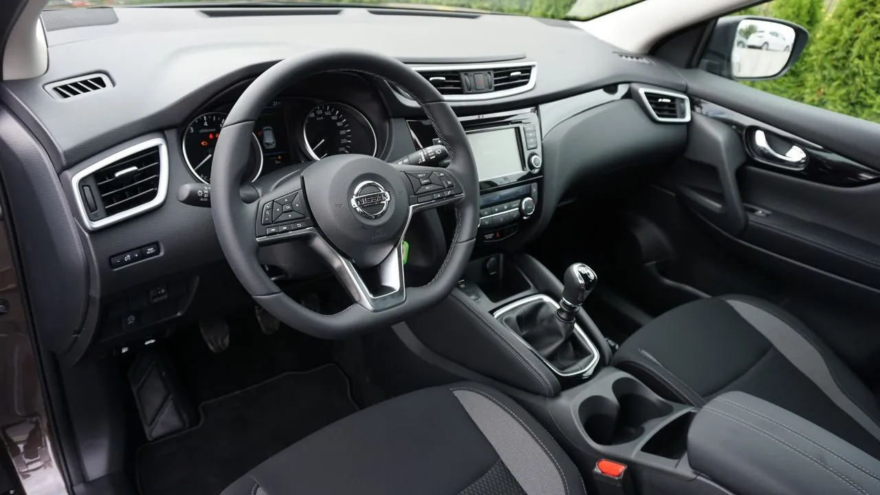 Nissan Qashqai 1.3 DIG-T...  Image 8