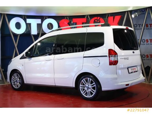 Ford Tourneo Courier 1.5 TDCi Journey Titanium Image 2